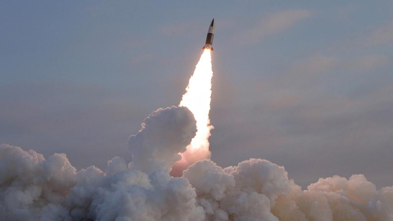 朝鮮、戦術誘導ミサイル２発の発射試験に成功