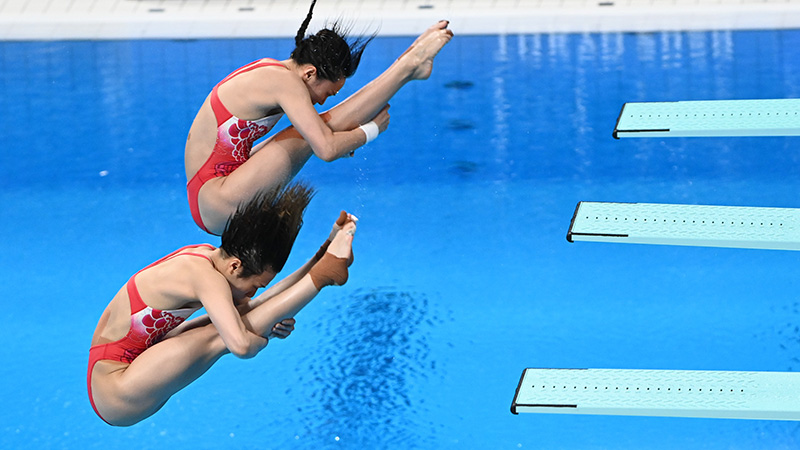 女子シンクロ板飛び込み、中国の施廷懋・王涵ペアが金　東京五輪