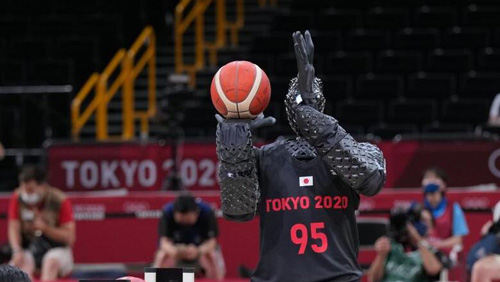 バスケロボが華麗な技を披露　東京五輪