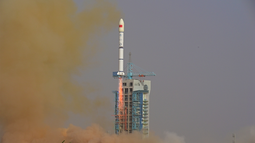 中国、低軌道試験衛星３基の同時打ち上げに成功