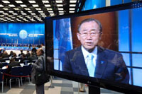 国連事務総長の祝辞を読むビデオが開幕式で放映