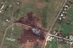 衛星写真 マ航空機の墜落場所の様子を示す