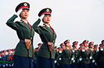 ある新華社記者の目に映る三回の国慶節閲兵式：背中の辛さ誰も知らず