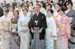 日本通常国会に出席する着物姿の女性議員たち