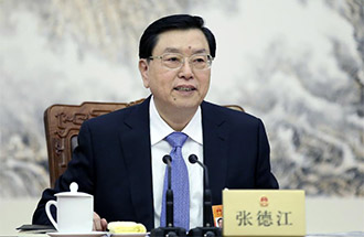 張徳江委員長、第12期全国人民代表大会第3回会議の主席団常務主席第1回会議を主宰