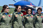 マレーシア国際航空展に参加する中国の女性パイロット