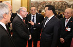 李克強総理は中国発展ハイレベルフォーラム2015年年次総会に出席した海外の代表と会見し、座談する