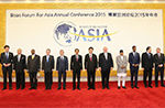 習近平主席がボアオ・アジアフォーラム2015年年次総会に出席した外国の指導者たちと一緒に記念写真を撮った