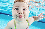 かわいすぎる!赤ちゃんの水中での写真
