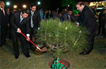 習近平主席、パキスタンのシャリフ首相と友誼の木を植え
