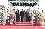 習主席はパキスタン大統領と首相が共同で行った歓迎式に出席
