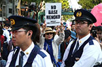 千人余りの日本民衆は政府が沖縄で新たに基地を作り上げることに抗議