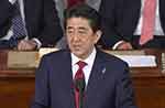 日本の安倍首相が米議会で演説、歴史問題について謝罪を拒むことが米議員からの反発を招き