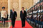 習近平主席、カザフスタンのナザルバエフ大統領が行った歓迎式に出席
