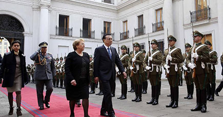 李克強総理、チリのバチェレ大統領が行う歓迎式に出席