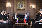 李克強総理はコロンビアのサントス大統領と会談