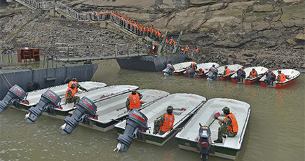 重慶武装警察艦艇支隊が救援の出発準備を完了
