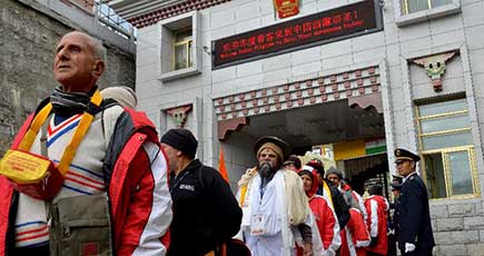中国、インドの巡礼者にチベット・ナトゥラ峠開放