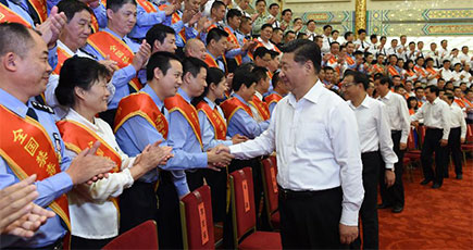 中国共産党と国家の指導者は全国麻薬取り締まり仕事における先進的な集団代表と先進的な個人と会見