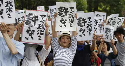 日本民衆が抗議活動「アベ政治を許さない」発起