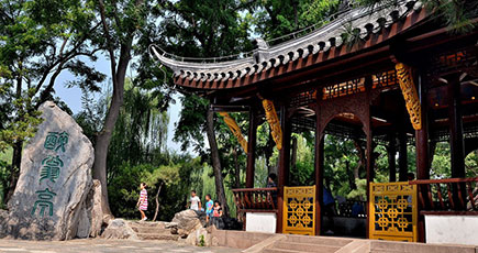 北京・陶然亭公園の夏の景色