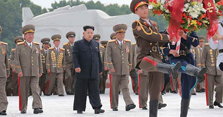 金正恩氏、朝鮮祖国解放戦争の烈士墓を祭り