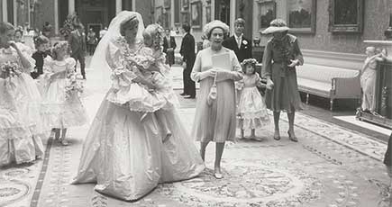 イギリス王室がダイアナ妃の結婚式の珍しい写真を公開