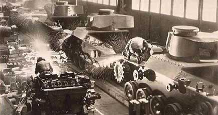 第二次世界大戦時の日本軍の貴重写真　兵工場内部が公開