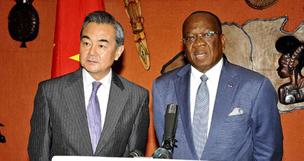 王毅外交部長、中国側はアフリカが3つの発展体係を確立し、3つの民生問題を解決するために支援することを望む