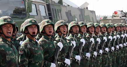 勇ましい！　閲兵式に登場した中国のミサイル