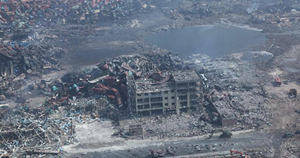 空撮した爆発現場の被害状況　爆発中心地も