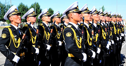 カザフスタンの儀仗隊、9月3日の閲兵式に参加へ