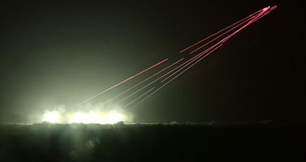解放軍の高射砲部隊、夜間実弾訓練の美しい写真が公開
