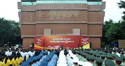 重慶で抗日戦争勝利70周年記念行事が行われ