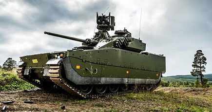 CV90戦車　RWSに防護板を装着