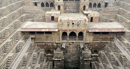 不思議な地下宮殿　知られざるインドの階段井戸