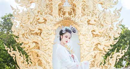 タイの観光地で撮影する漢服姿の中国人女性、タイのネットで人気