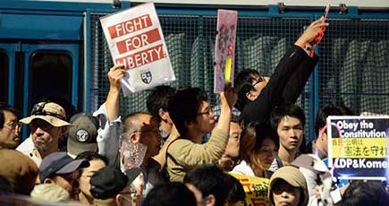 世論調査より、7割近くの日本民衆は今国会の安保関連法案の採決に反対