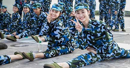 美しすぎる軍事訓練風景、上海戯劇学院のイケメンと美女