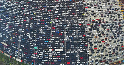 北京のＵターンラッシュの渋滞場面を空撮