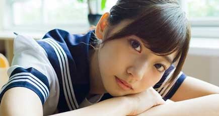 日本17歳の女の子武田玲奈　セーラー服が側良くて清純