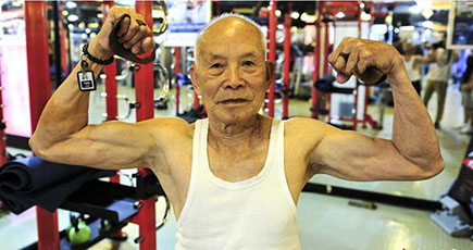 広州の93歳の「筋肉おじいさん」が人気に