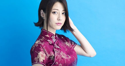 日本の女性タレント杉本有美の中華風写真　セクシーなチャイナドレス