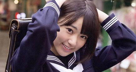 清純で可愛い!AKB48のメンバー宮脇咲良の学校制服写真