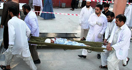 アフガンの強い地震で150人余りが死亡