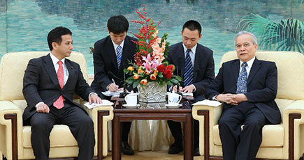 王欽敏政協副主席、日本の若手政治家代表団と会見