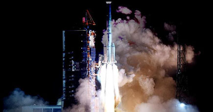中国、通信衛星「中星2C」打ち上げに成功