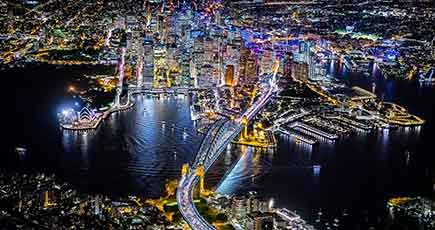 大都市の夜景を高度2千メートル上空から撮影