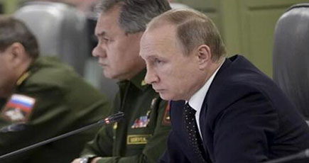 プーチン大統領のIS攻撃作戦室を取材、超大型スクリーンでリアルタイムに放映