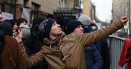 ロシア民衆がデモでトルコのロシア戦機撃墜に抗議